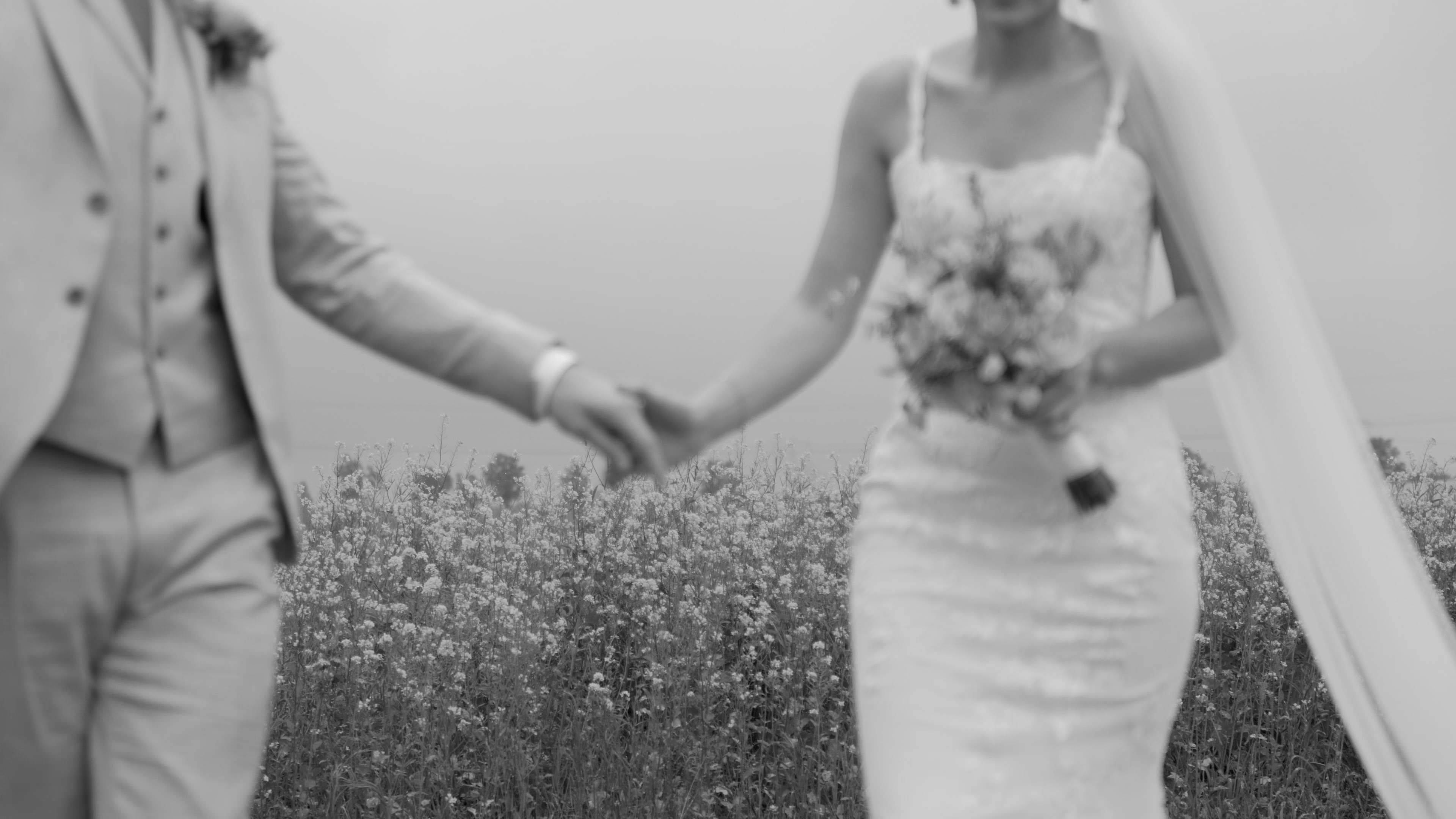 Bruidspaar tijdens de shoot met hun trouwvideograaf