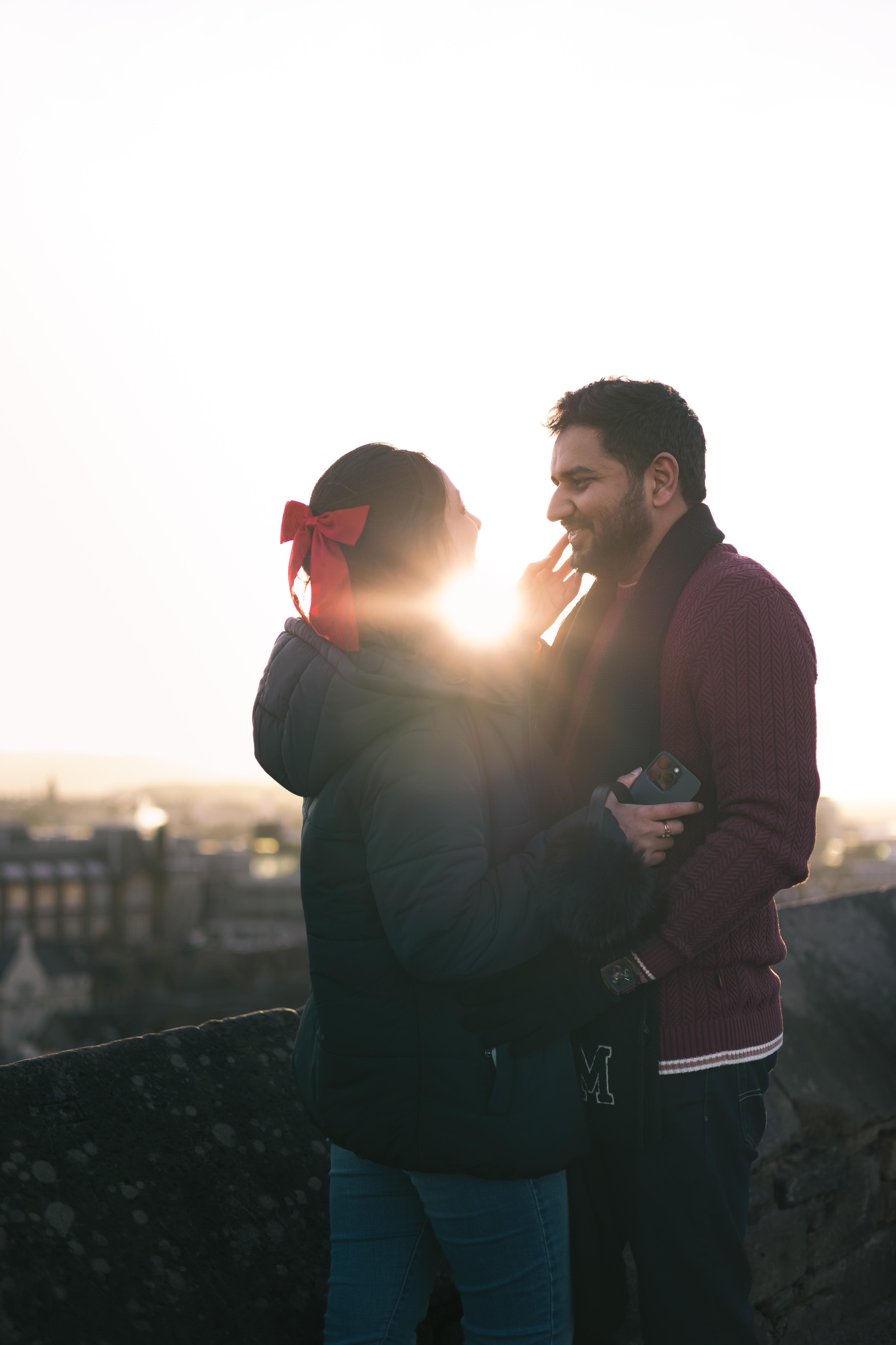 Romantische cinematische setting van stel