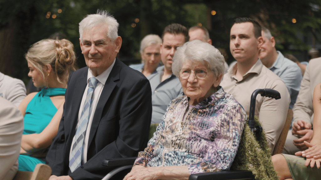Grootouders van bruid in trouwfilm
